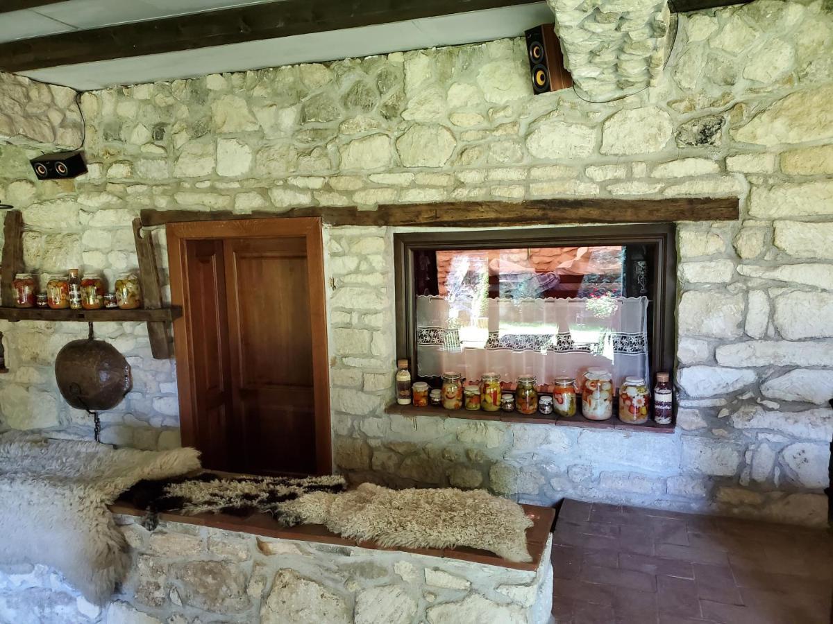 Pensiunea Casa Dacilor Podeni المظهر الخارجي الصورة