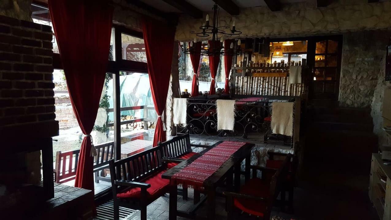 Pensiunea Casa Dacilor Podeni المظهر الخارجي الصورة